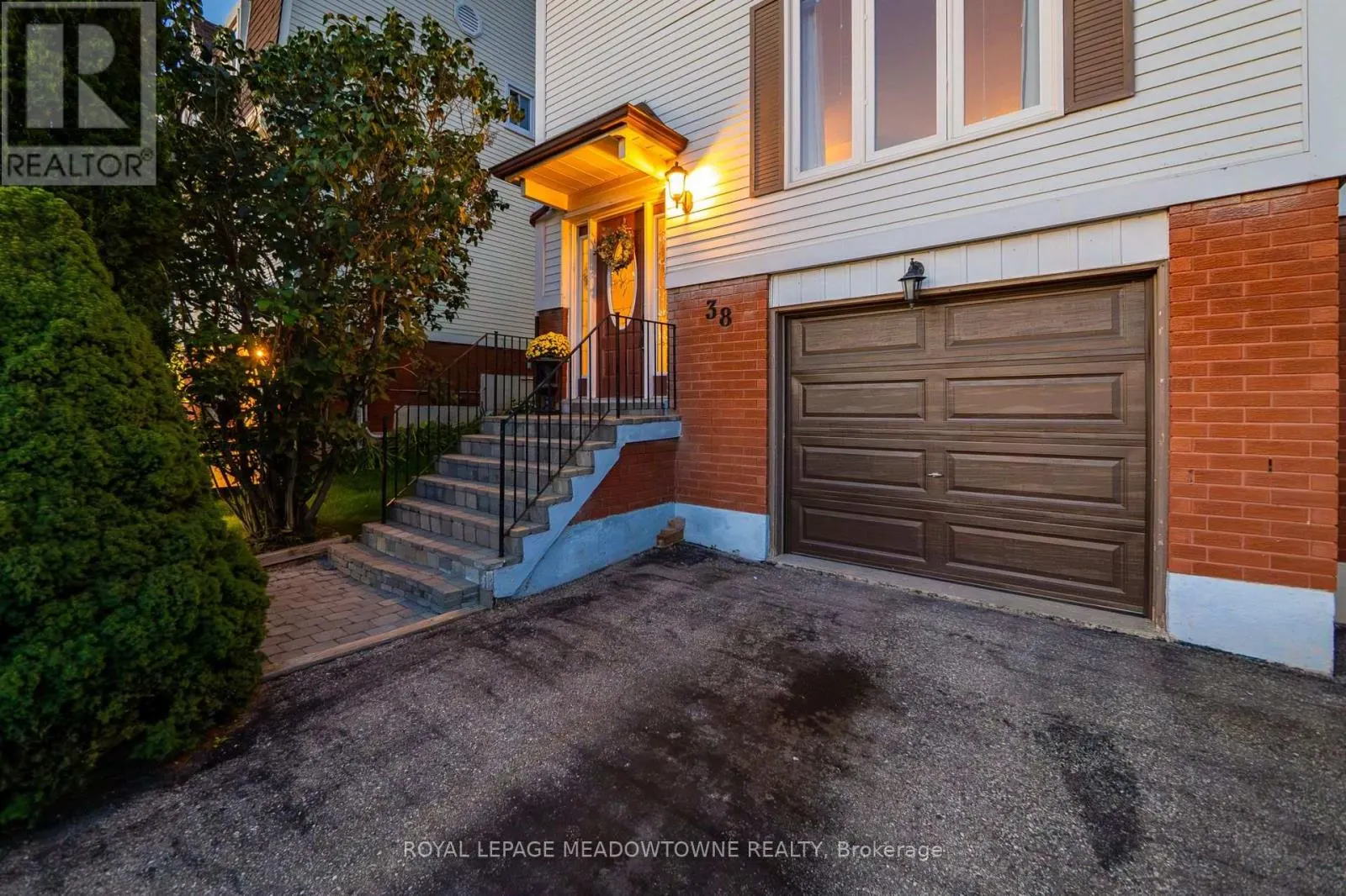 38 LAKEVIEW COURT