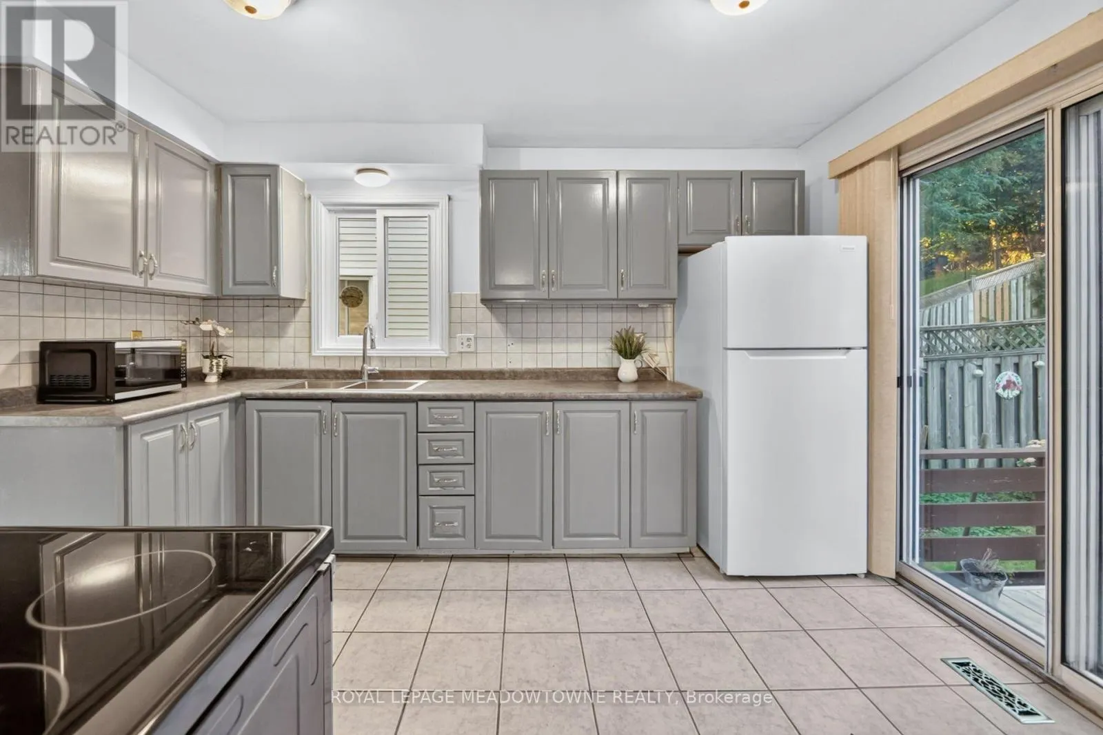 38 LAKEVIEW COURT