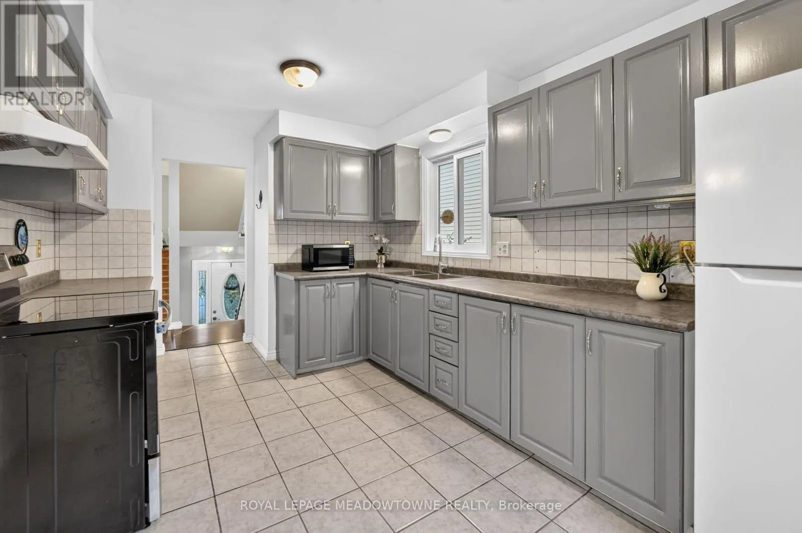 38 LAKEVIEW COURT