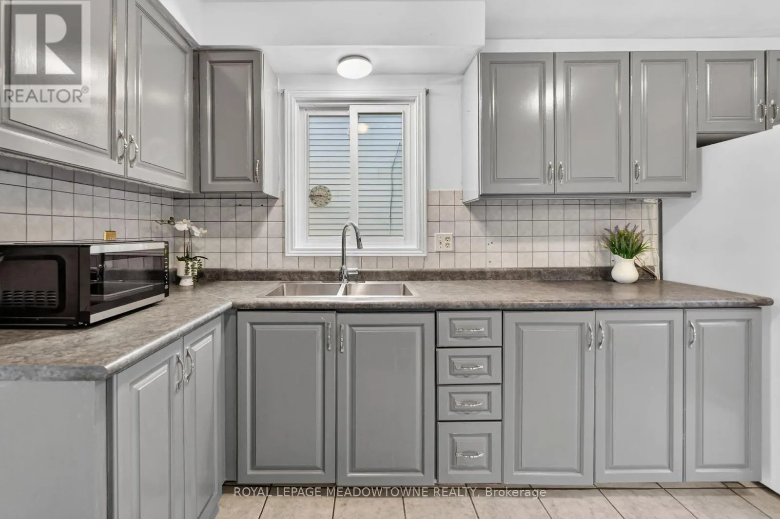 38 LAKEVIEW COURT