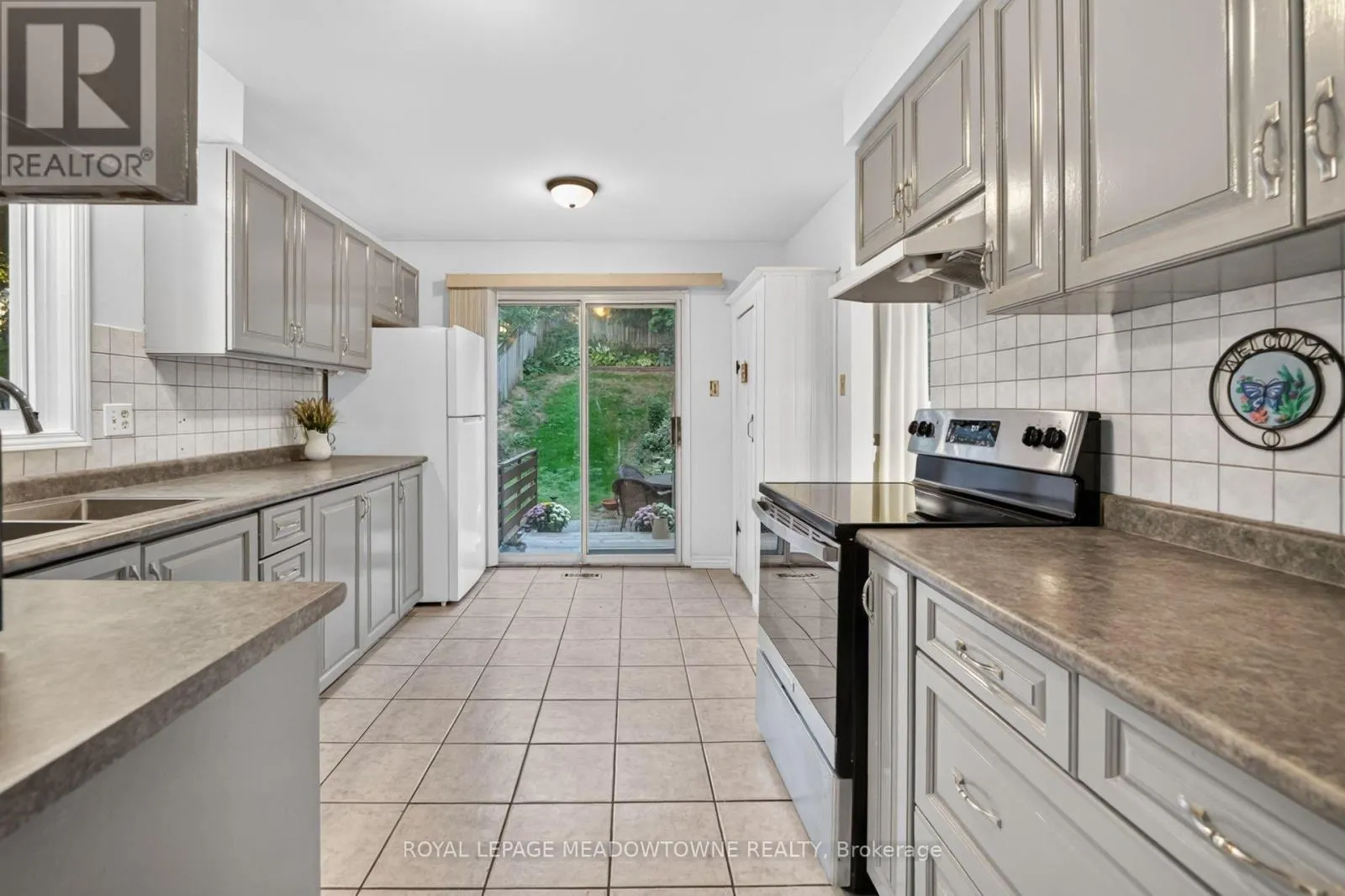 38 LAKEVIEW COURT