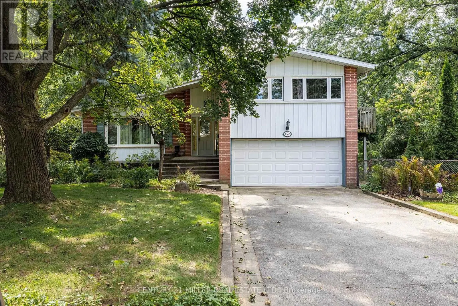 1242 DONLEA CRESCENT