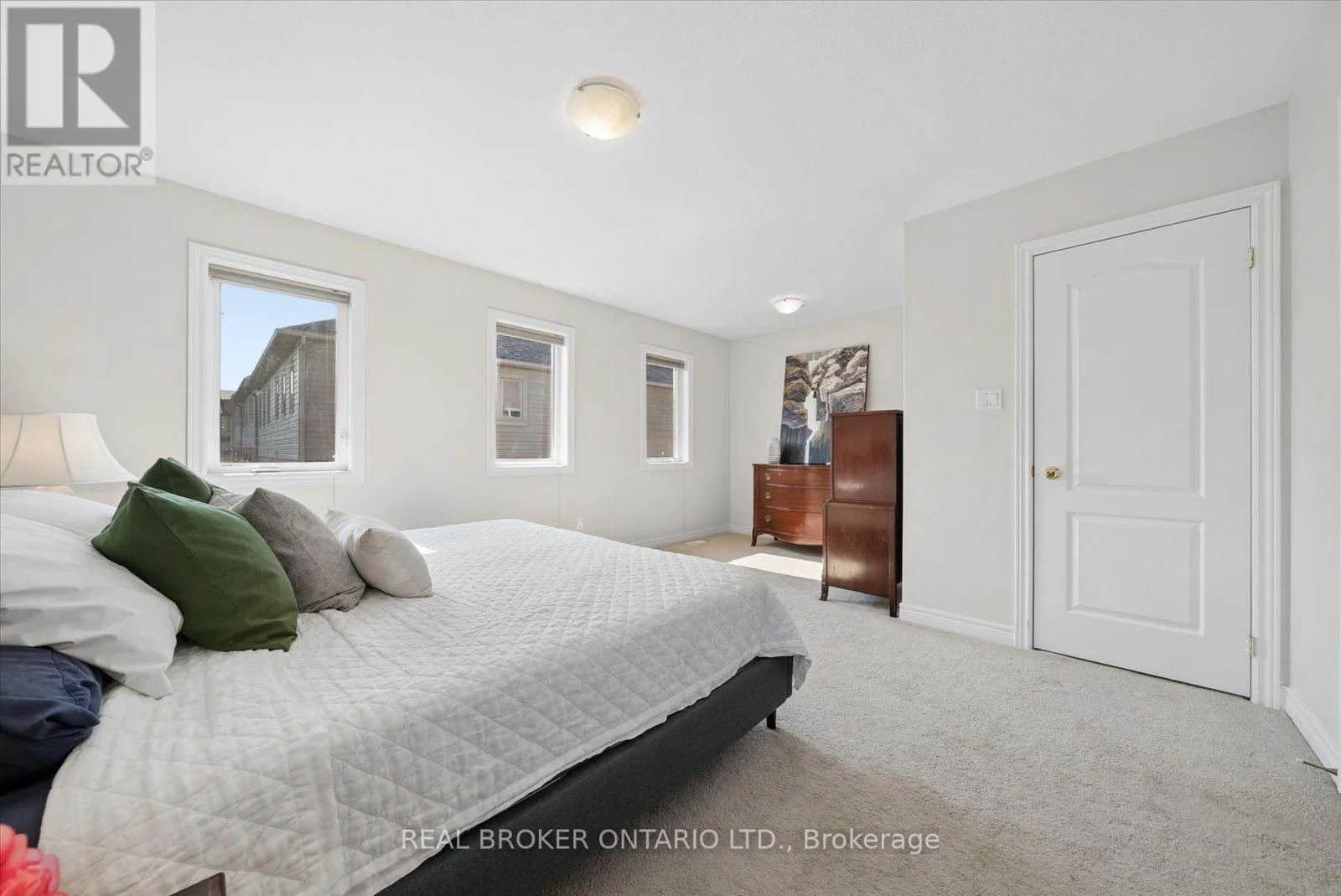 126 PARKINSON CRESCENT