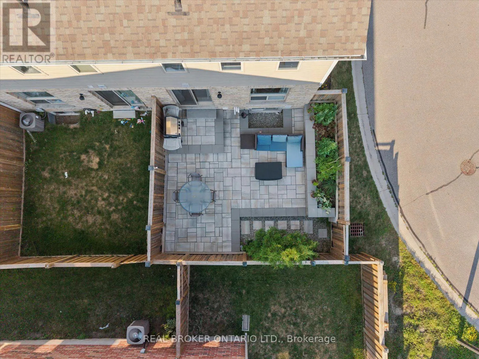 126 PARKINSON CRESCENT