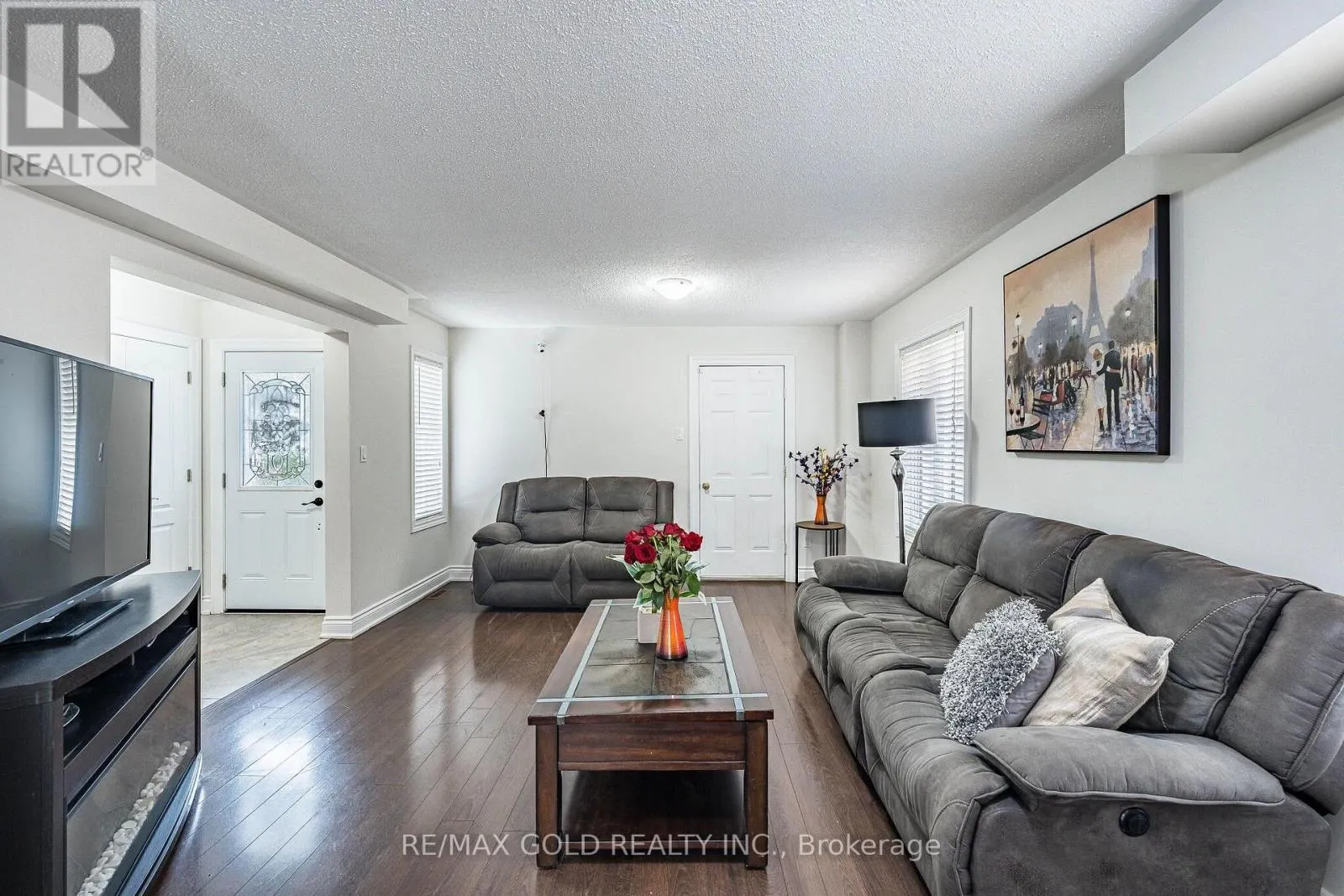 329 HOWARD CRESCENT