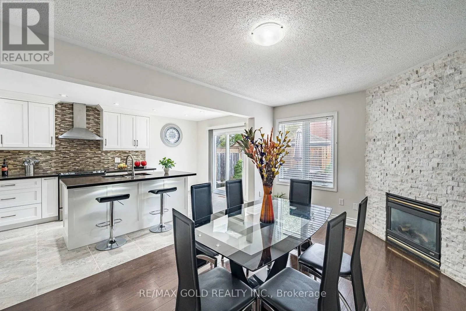329 HOWARD CRESCENT