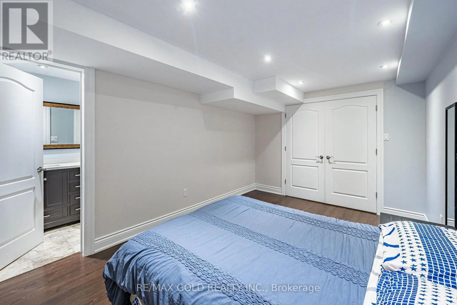 329 HOWARD CRESCENT