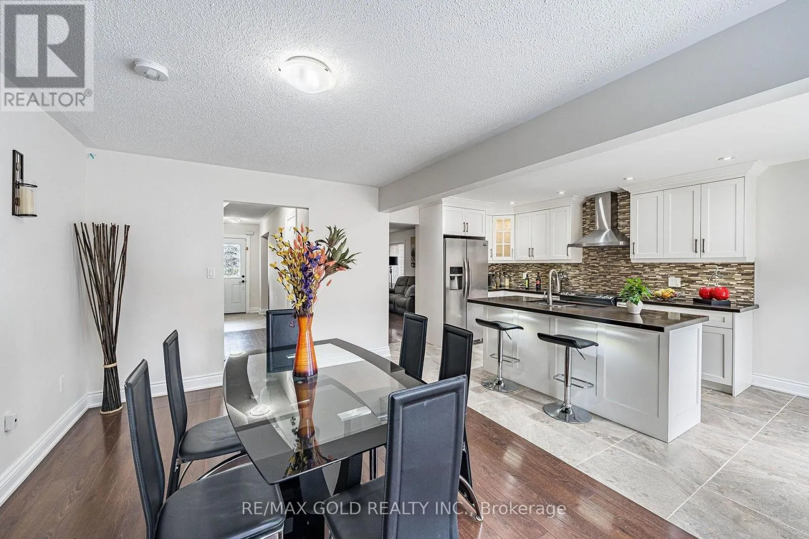 329 HOWARD CRESCENT