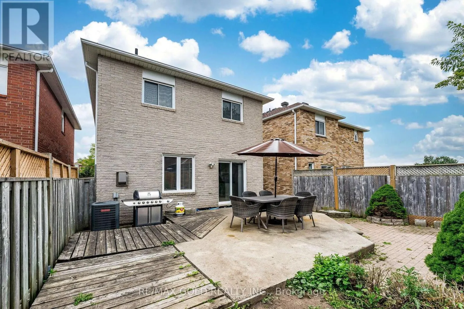329 HOWARD CRESCENT