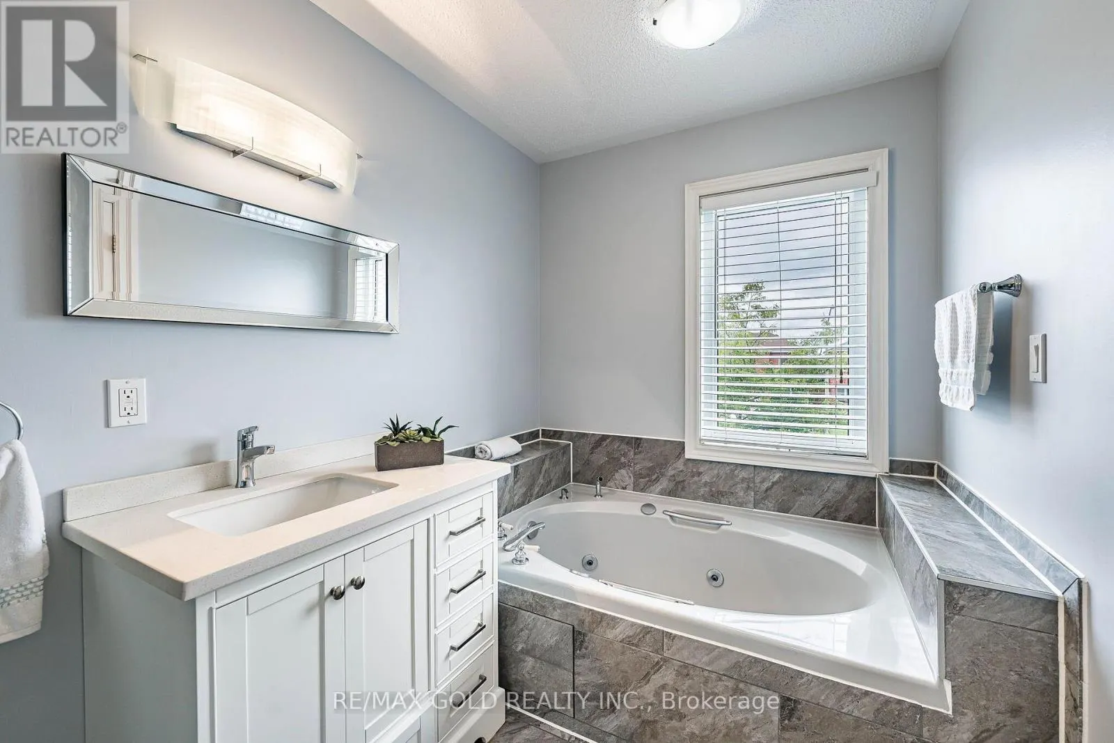 329 HOWARD CRESCENT
