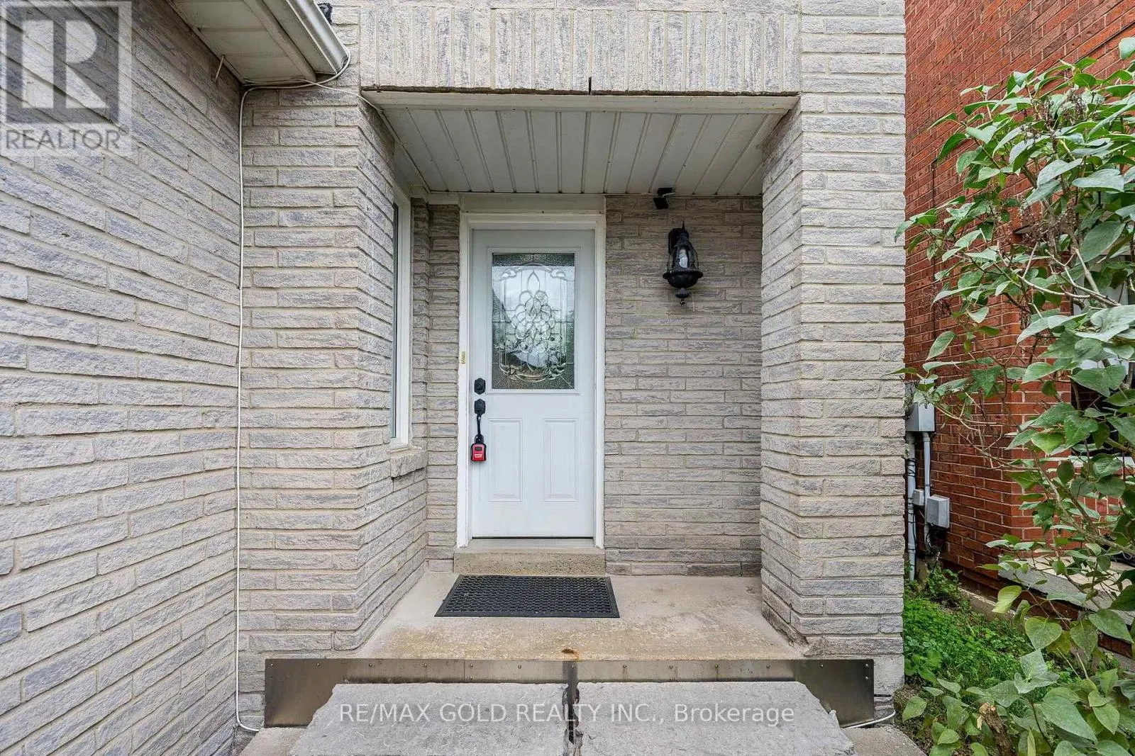 329 HOWARD CRESCENT