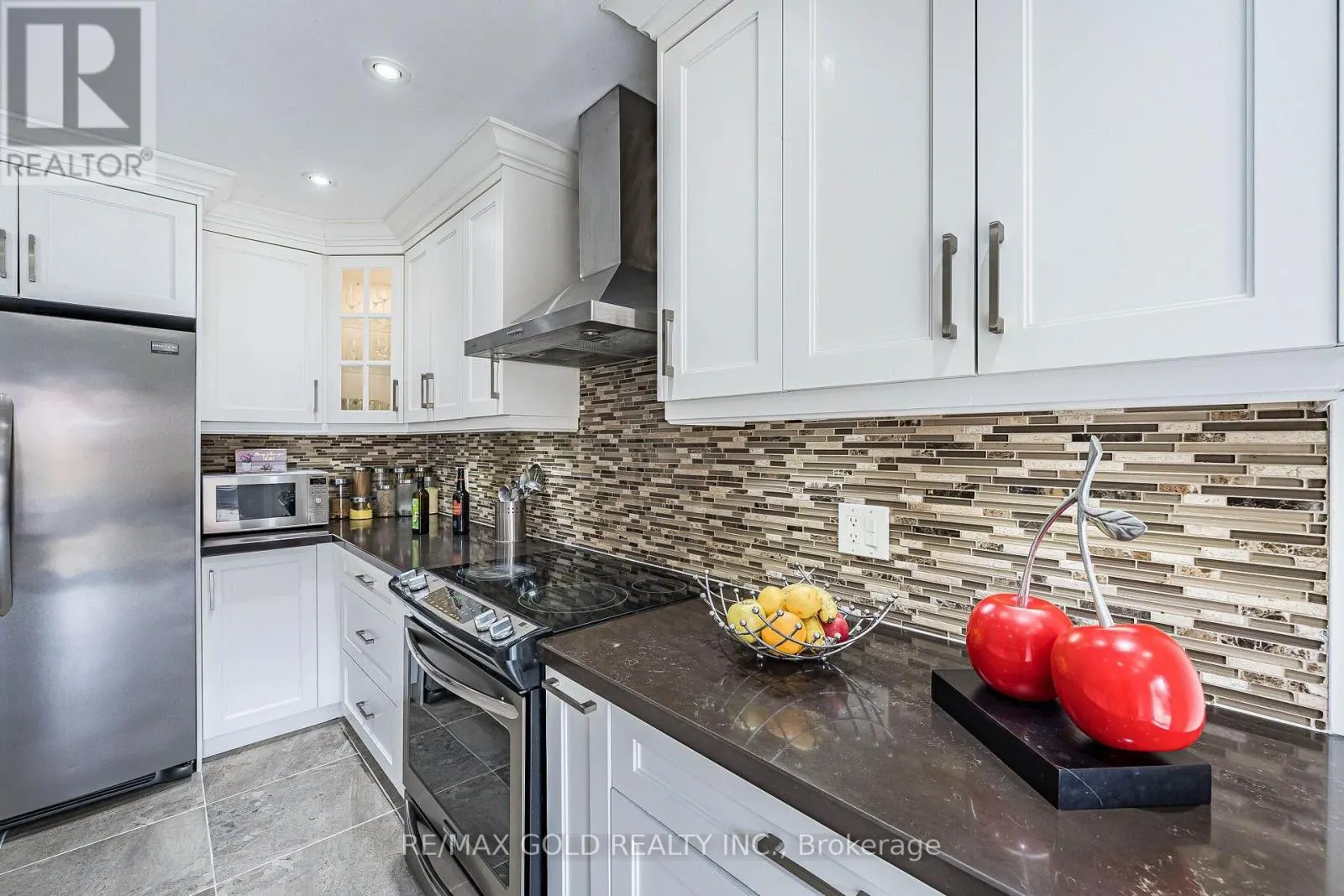 329 HOWARD CRESCENT