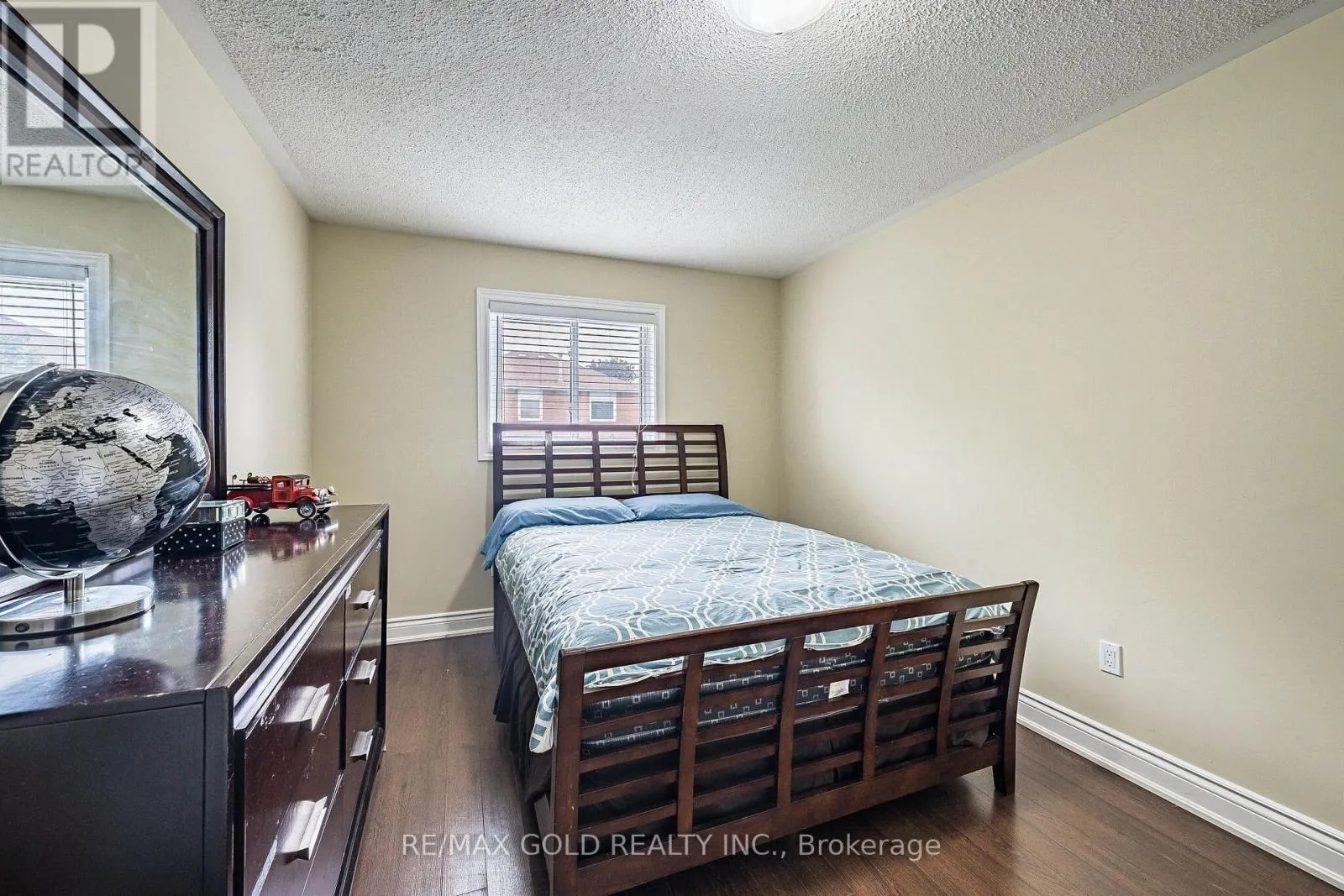 329 HOWARD CRESCENT