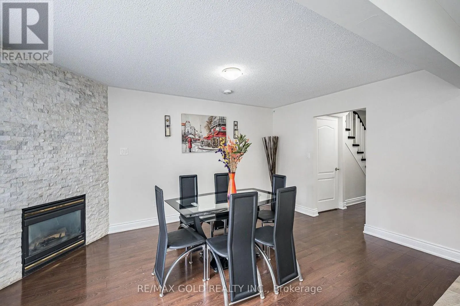 329 HOWARD CRESCENT