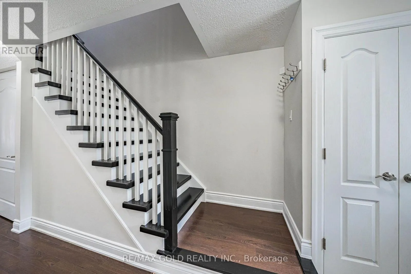 329 HOWARD CRESCENT