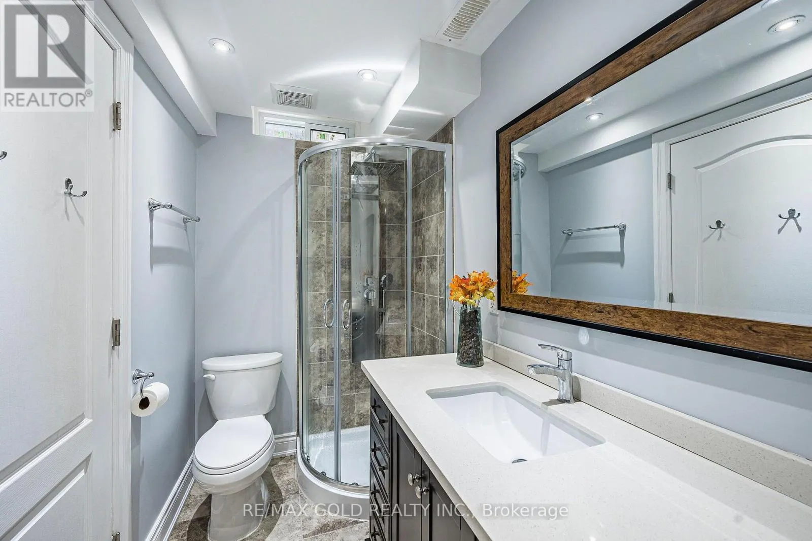 329 HOWARD CRESCENT