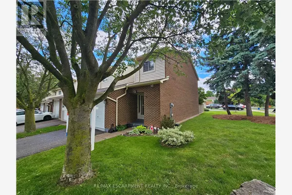 14 - 1548 NEWLANDS CRESCENT