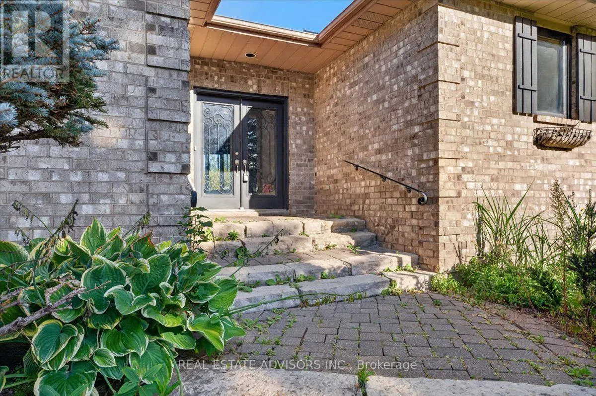 19 MCCONACHIE CRESCENT