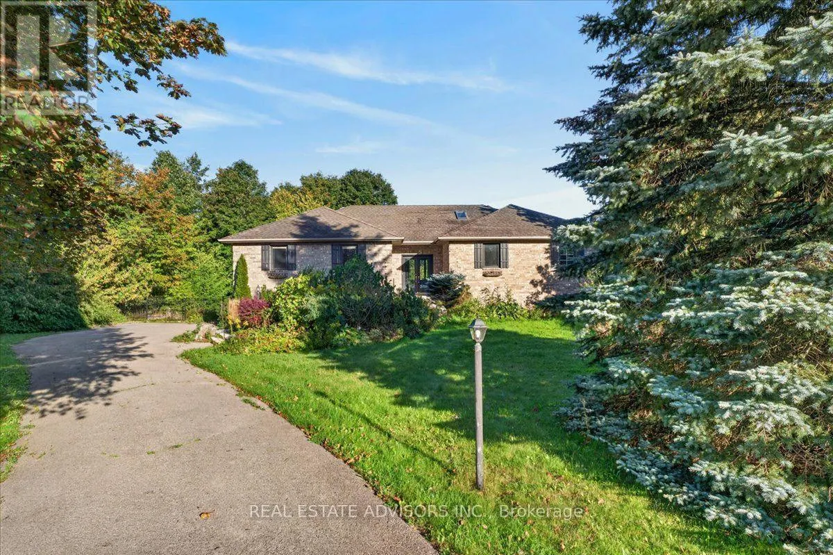 19 MCCONACHIE CRESCENT