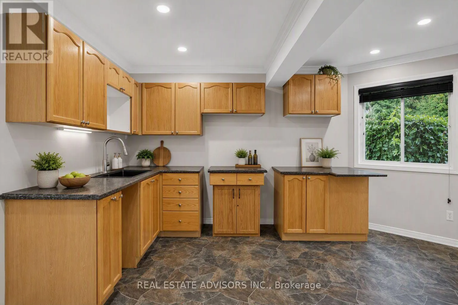 19 MCCONACHIE CRESCENT