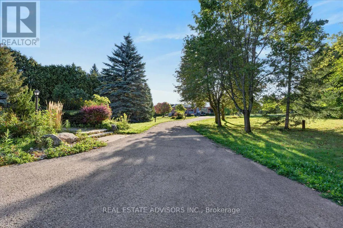 19 MCCONACHIE CRESCENT