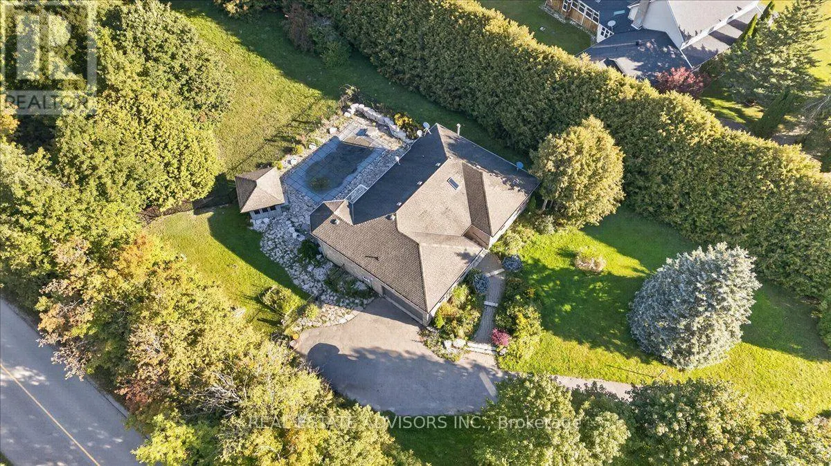 19 MCCONACHIE CRESCENT