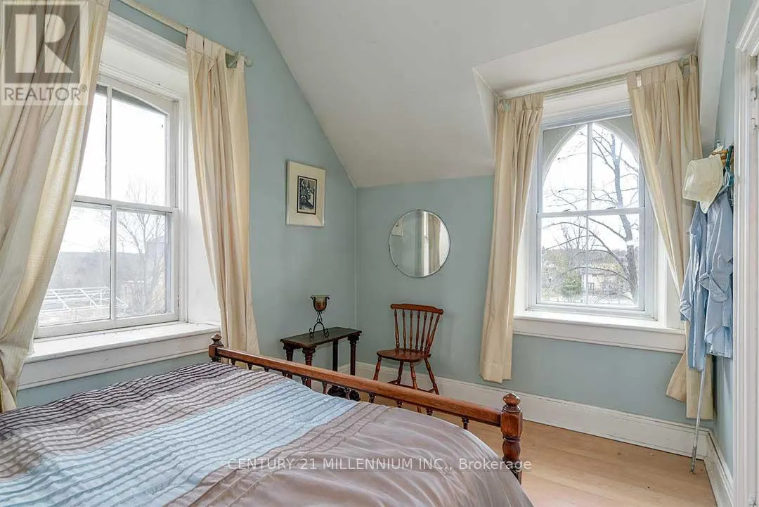 1380 QUEEN STREET W