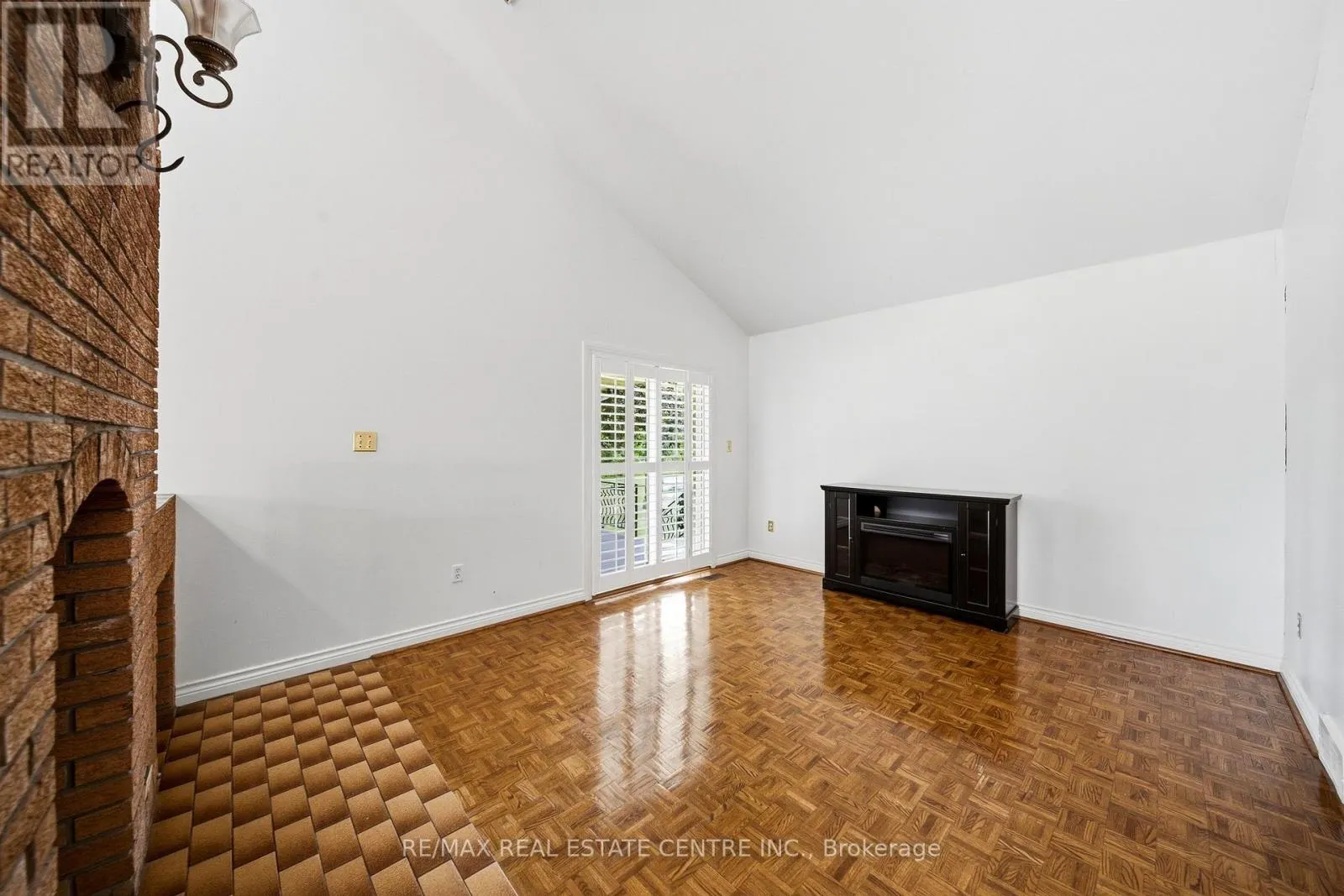 335 YORK ROAD