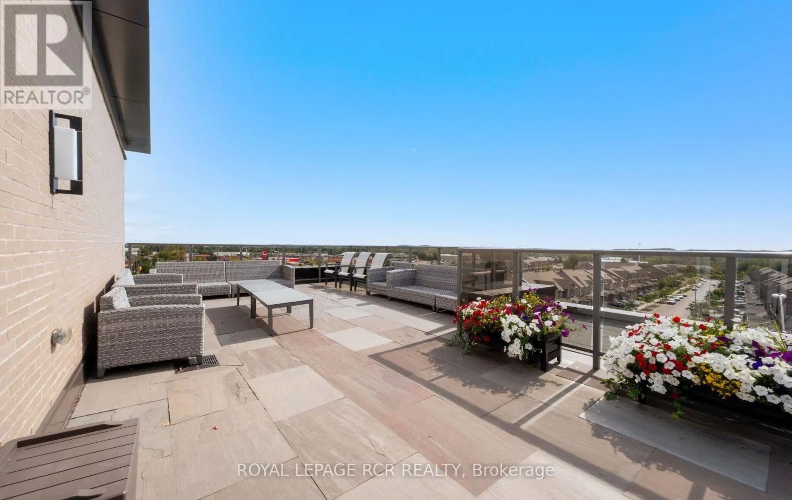 210 - 105 SPENCER AVENUE