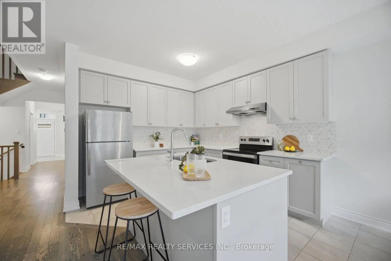 34 LIPSCOTT DRIVE