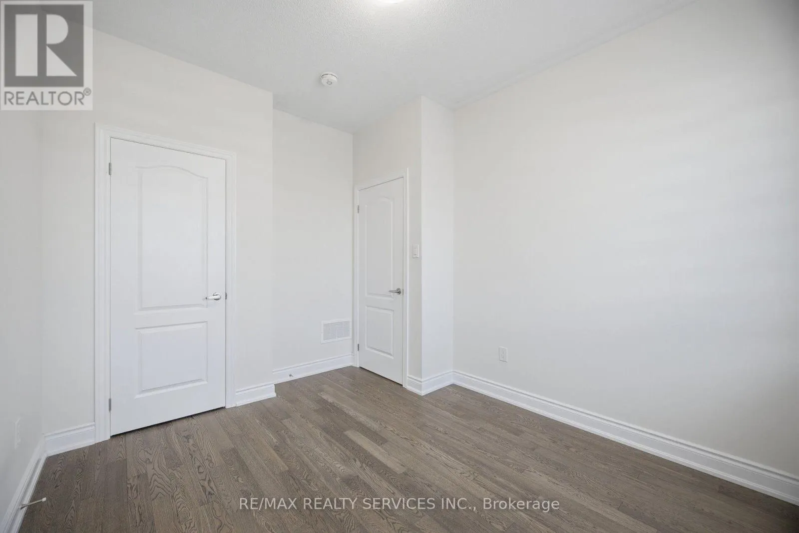 34 LIPSCOTT DRIVE