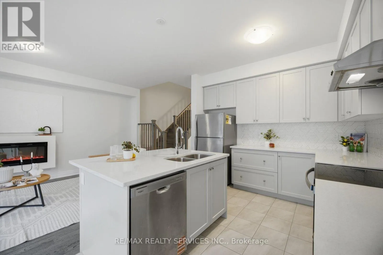 34 LIPSCOTT DRIVE