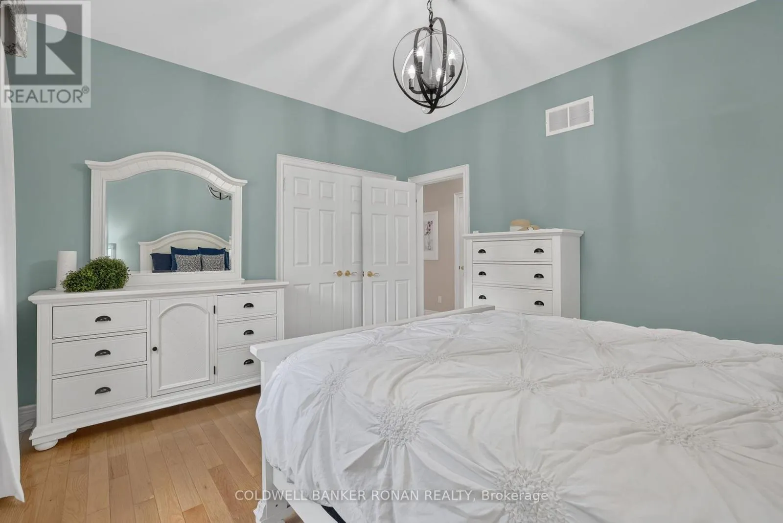 9 MORAINE PLACE