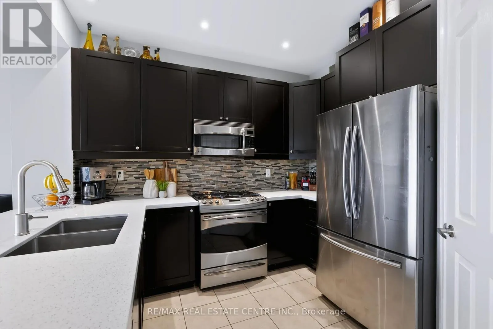573 ATTENBOROUGH TERRACE