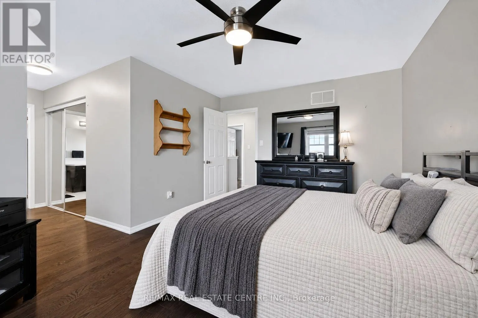 573 ATTENBOROUGH TERRACE