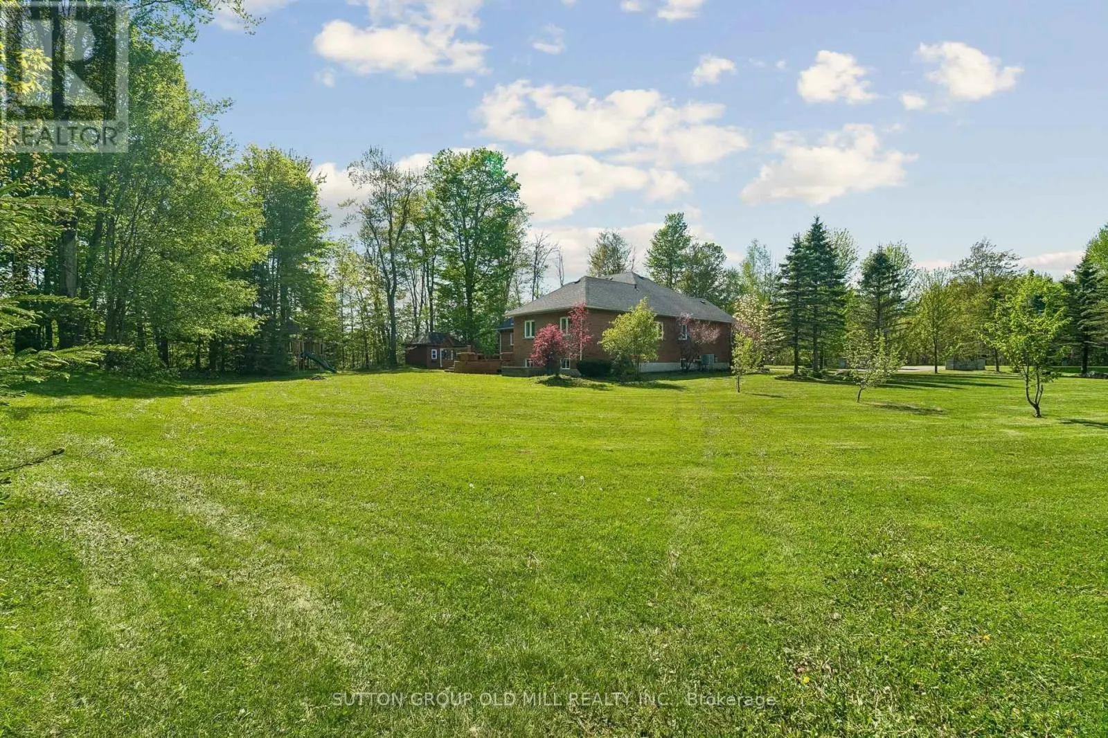 7 ROLLING MEADOW DRIVE