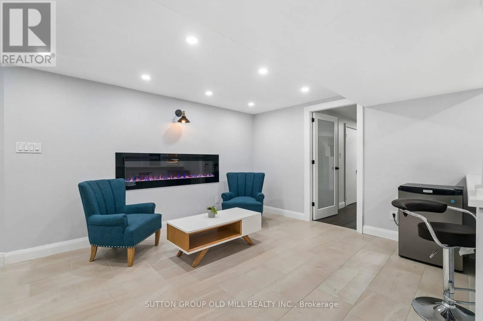 7 ROLLING MEADOW DRIVE