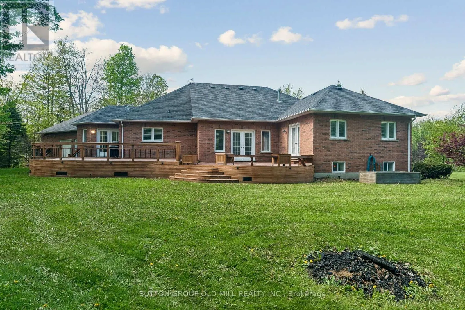 7 ROLLING MEADOW DRIVE