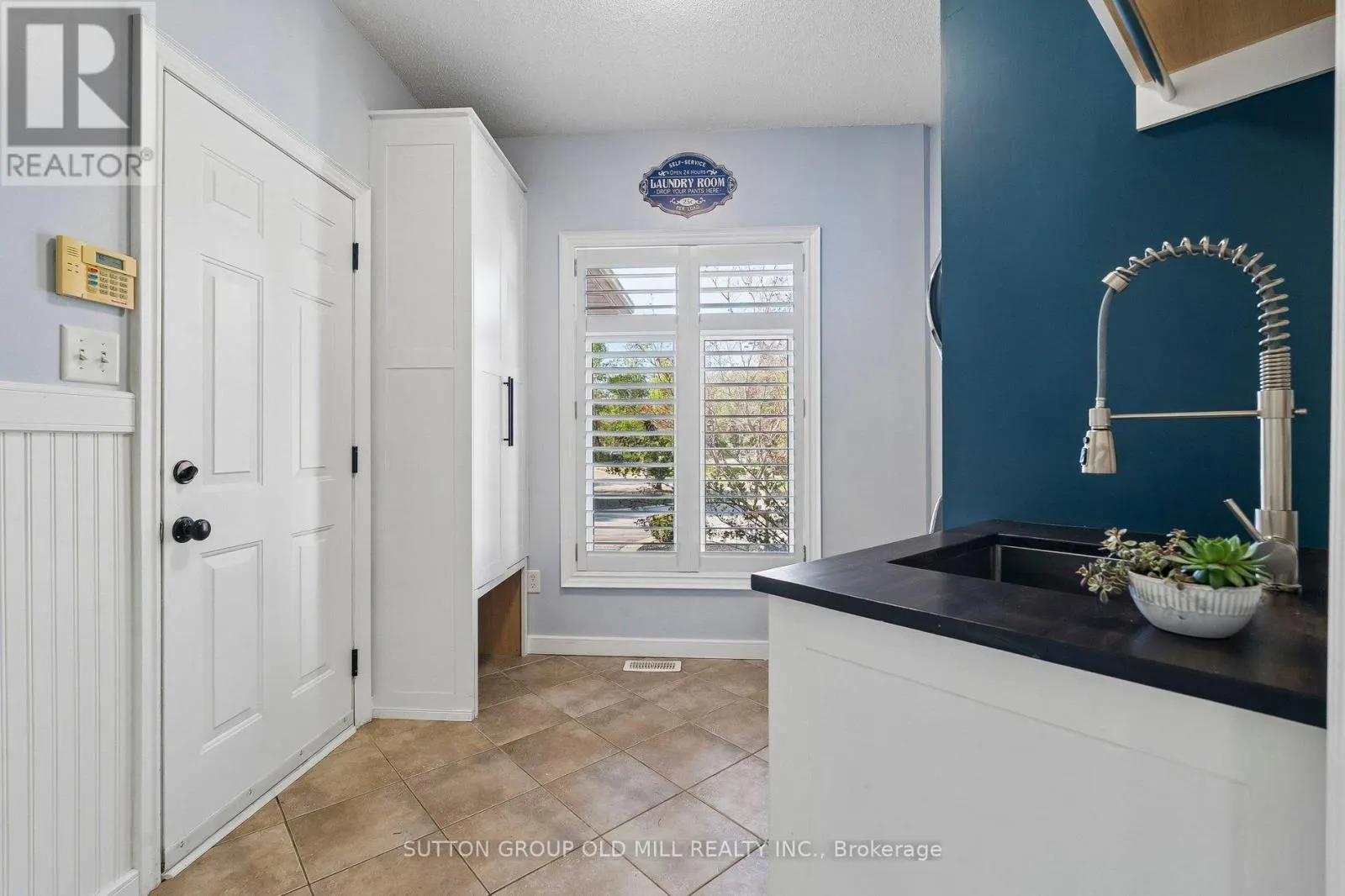 7 ROLLING MEADOW DRIVE