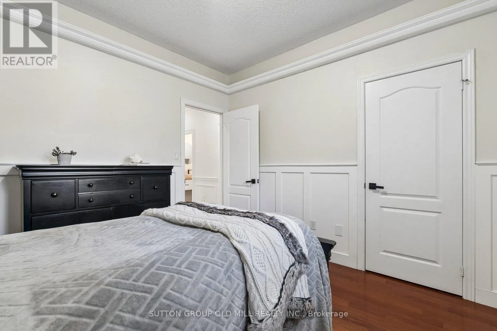 7 ROLLING MEADOW DRIVE
