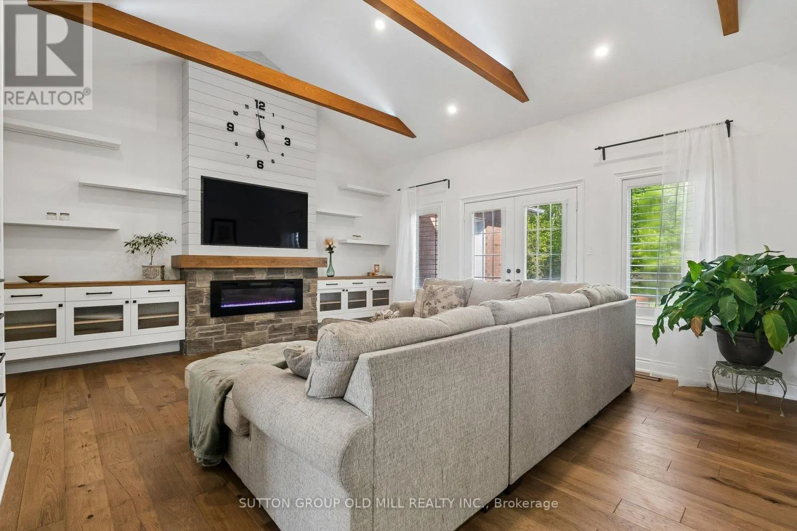 7 ROLLING MEADOW DRIVE