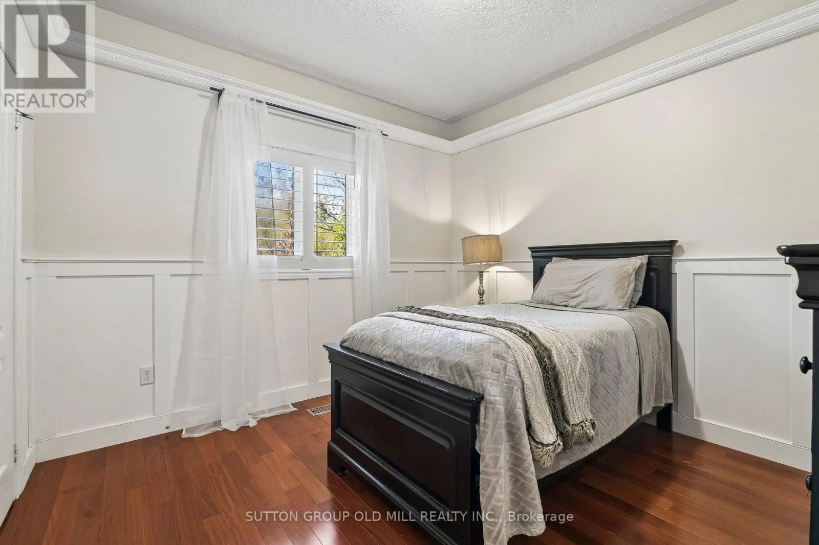 7 ROLLING MEADOW DRIVE