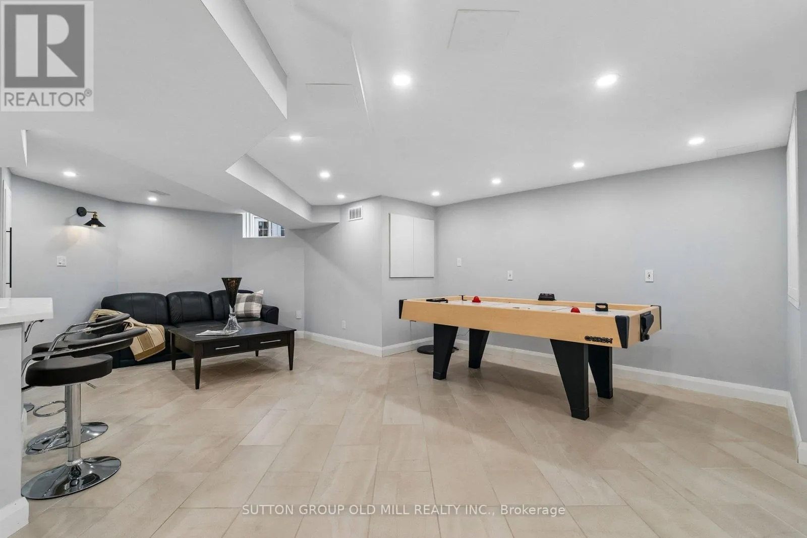 7 ROLLING MEADOW DRIVE