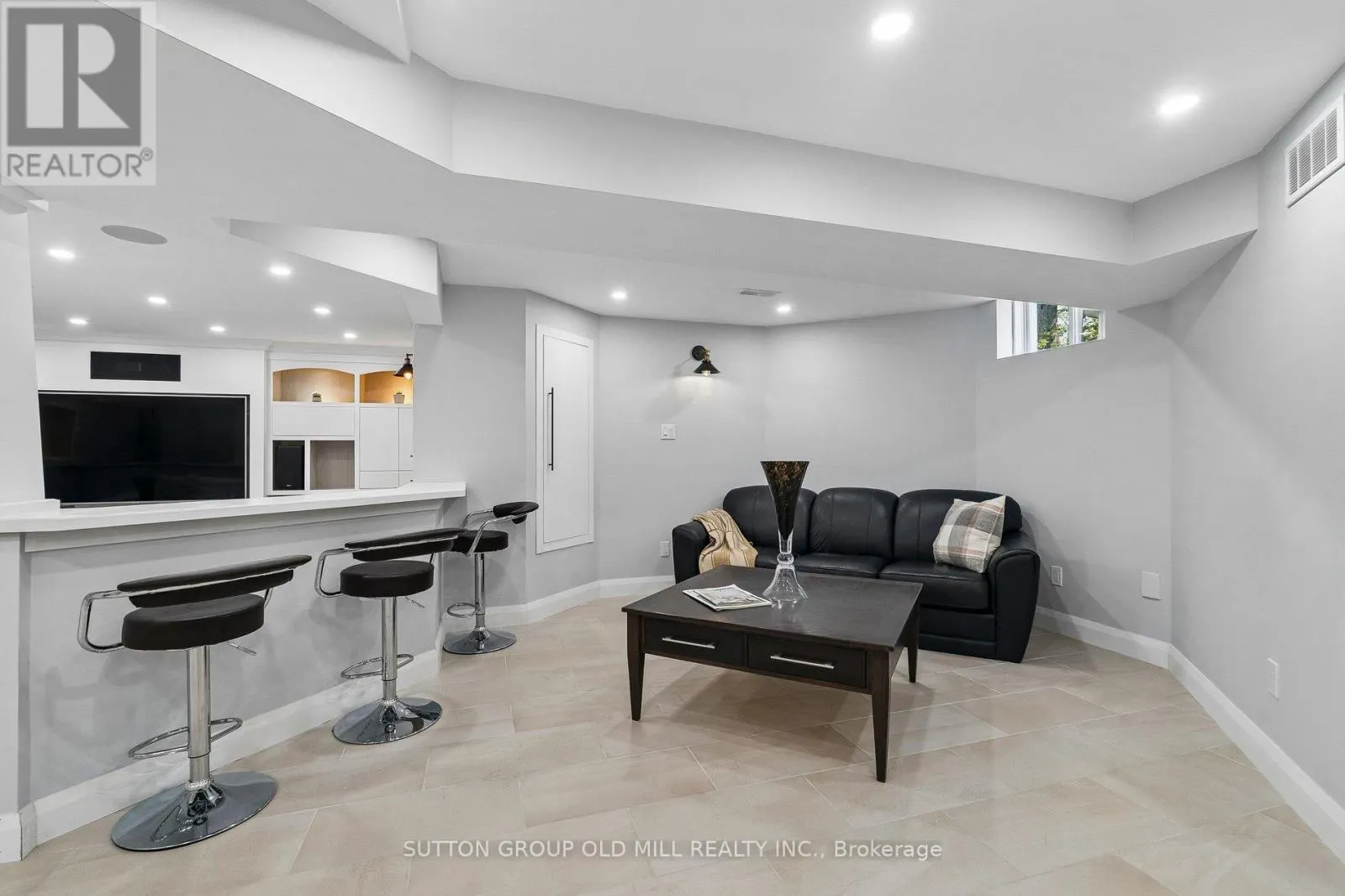 7 ROLLING MEADOW DRIVE