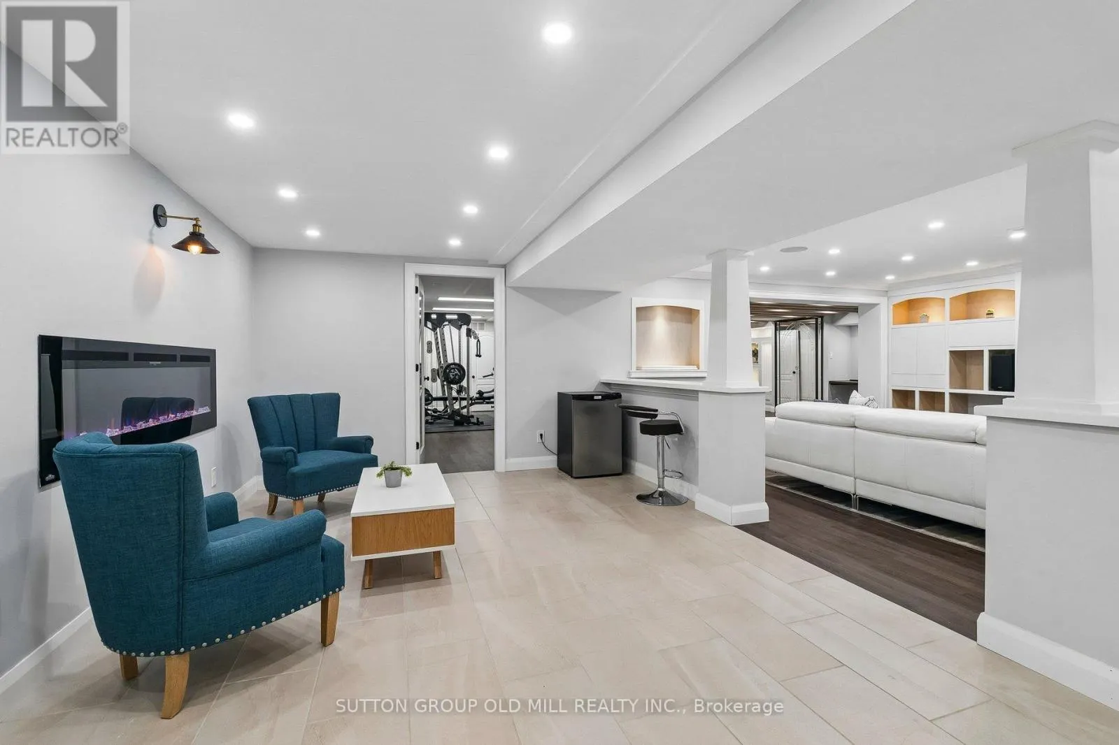 7 ROLLING MEADOW DRIVE