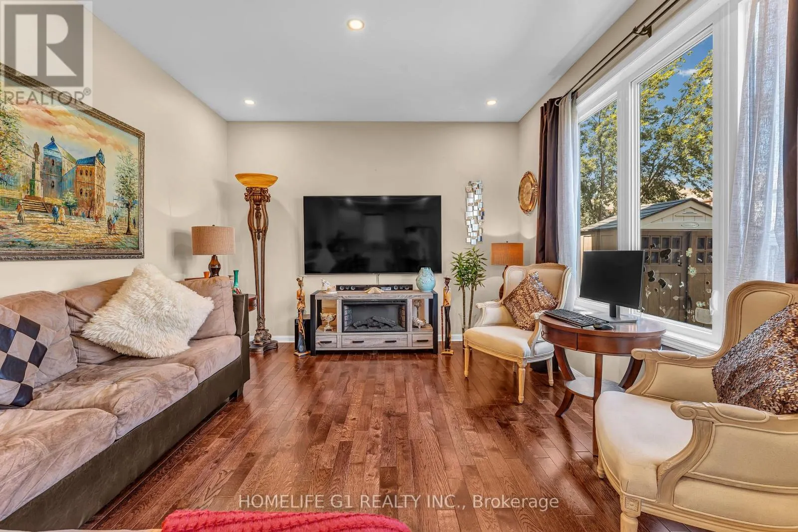 889 CHALLINOR TERRACE