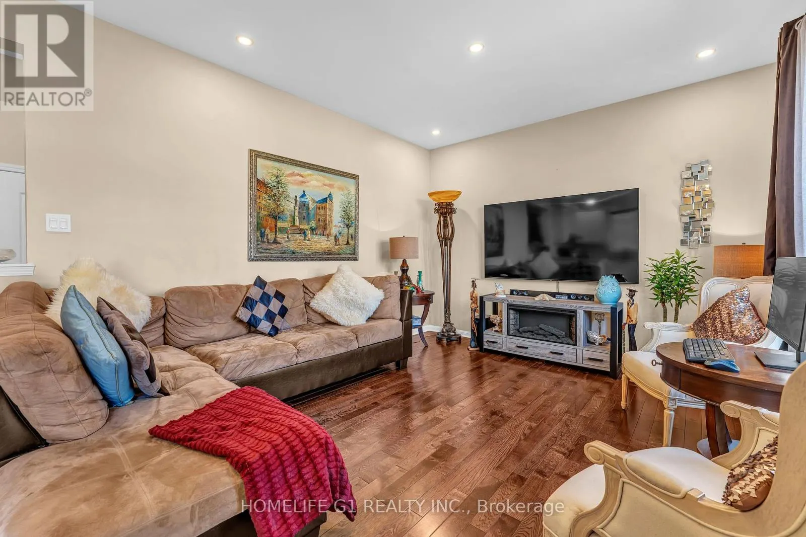 889 CHALLINOR TERRACE