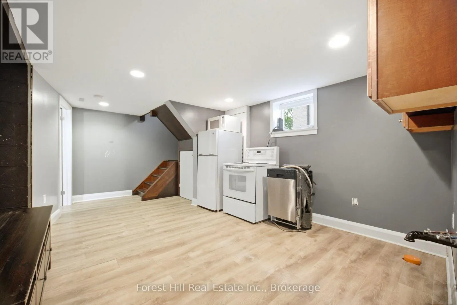 39 BROADVIEW AVENUE