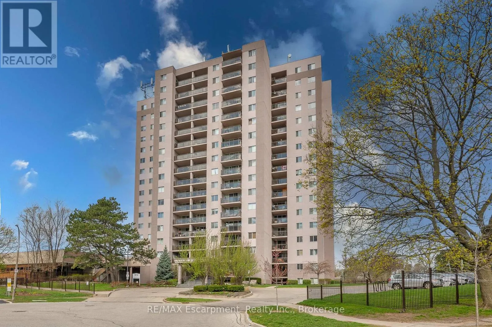 310 - 975 WARWICK COURT #310