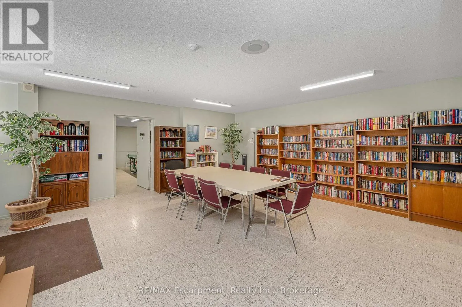 310 - 975 WARWICK COURT #310